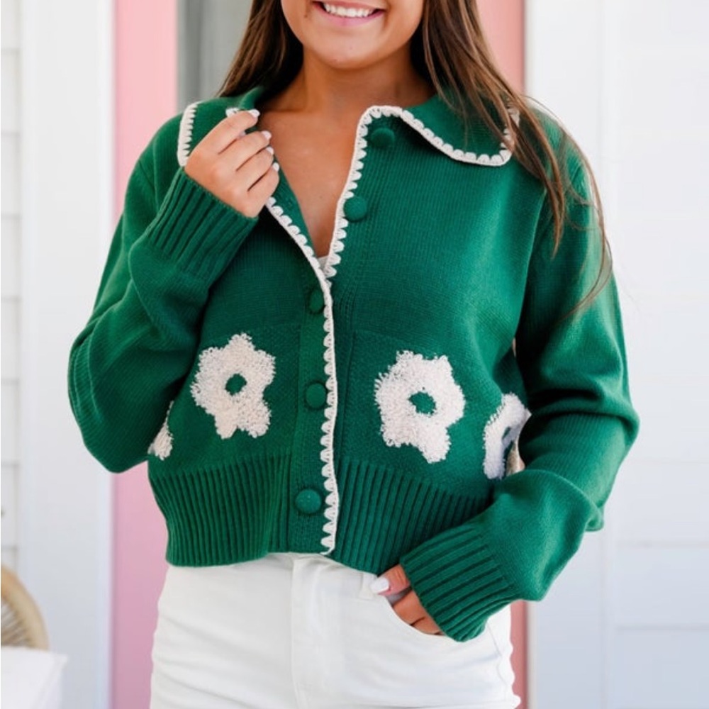 NWOT Listicle Green Floral Button-Up Cardigan